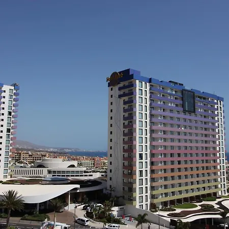 Everything Need. Right Here. 아파트 *